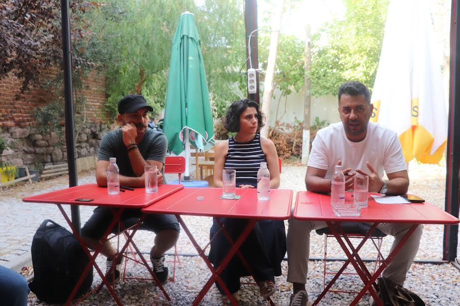 AYVALIK'TA İMZA VE SÖYLEŞİ GÜNÜ