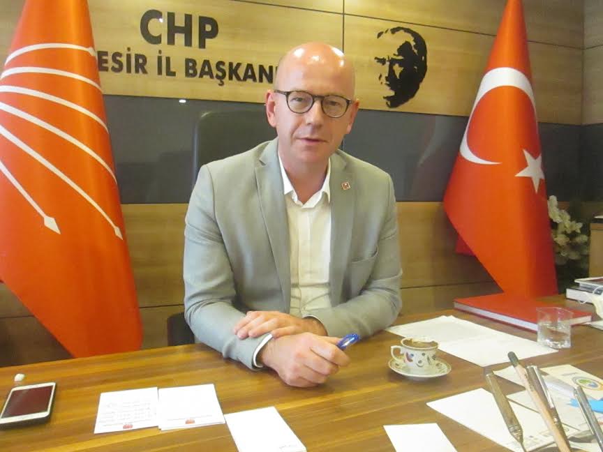 CHP Balıkesir İl Başkanı Serkan Sarı: “Yücel Yılmaz, sürekli oy kaybettiği için hırçınlaşıyor”