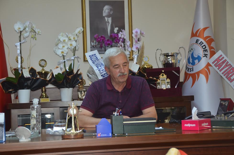 Erdek Belediye Başkanı Burhan Karışık: “Kimseyle kavgamız olmayacak, tek derdimiz Erdek”