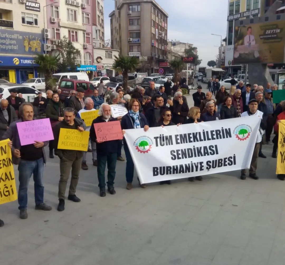 EMEKLİLERDEN SADAKA ZAMLARA TEPKİ VAR