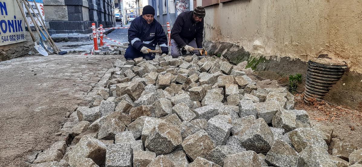 TARİHİ KENT SOKAKLARINA ZAR TAŞI