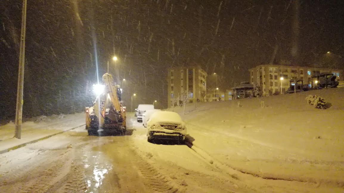 SINDIRGI'DA KAR ÇALIŞMALARINA DEVAM