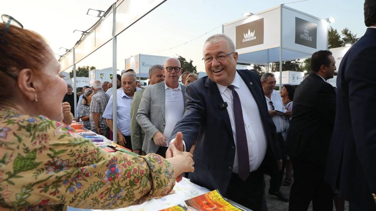 Edremit’te 7. Kitap Fuarı “Ölmez Ağacın Gölgesinde” Başladı