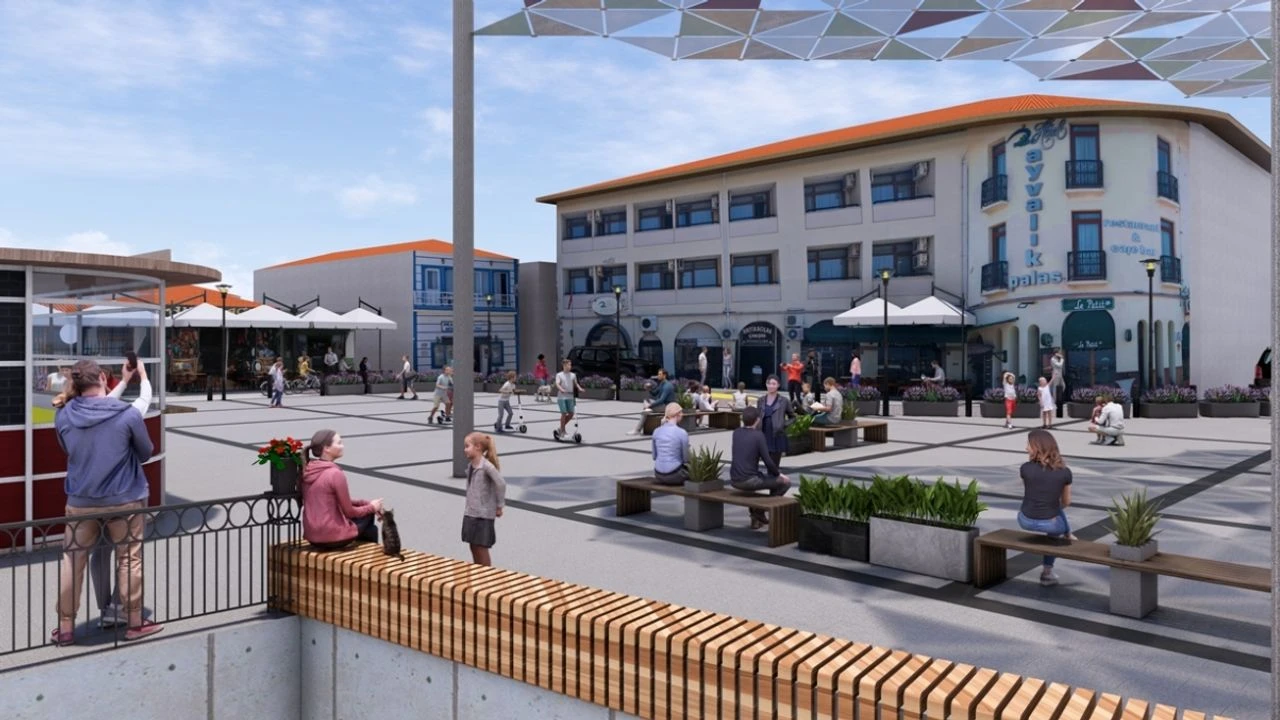 Ayvalık'ta denize açılan yeni meydan