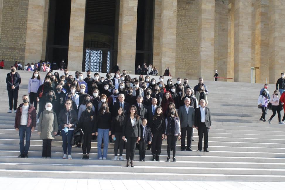 BALIKESİR LİSELİLER ATA'NIN HUZURUNDA