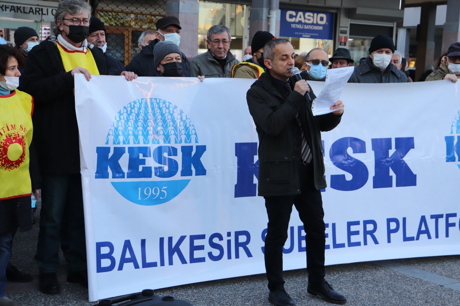 KESK’Lİ MEMURLAR BORDROLARINI YAKTI