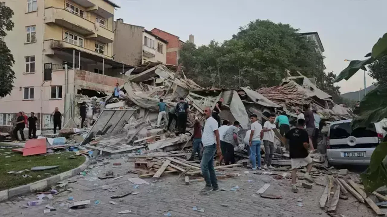 Sındırgı'da Depremde Yıkılan Binanın Sahibi Tutuklandı