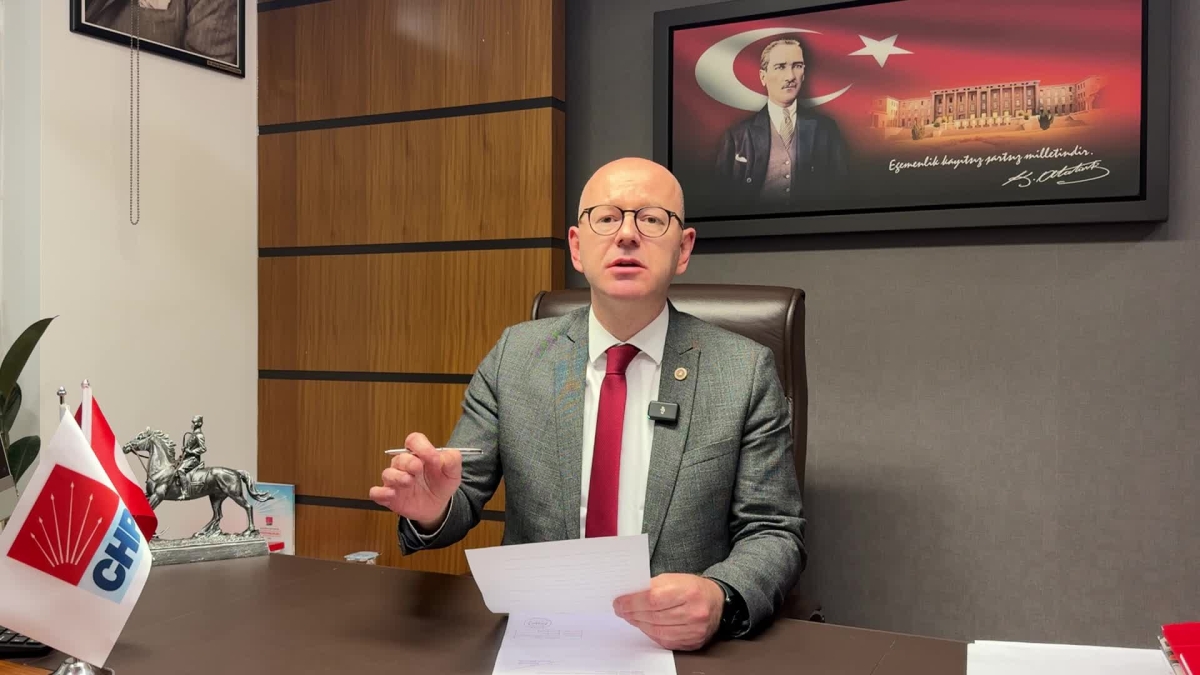 CHP’li Serkan Sarı’dan Ayvalık’taki Atatürk Heykeline saldırıya sert tepki!