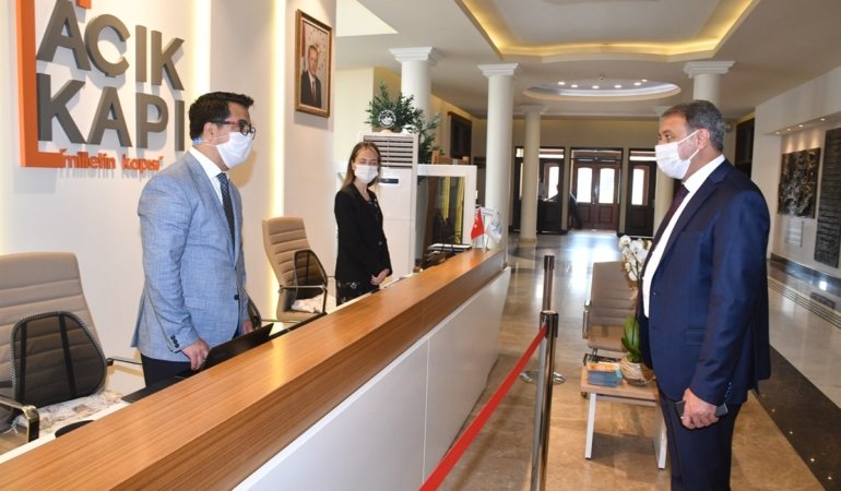 VALİ ŞILDAK GÖREVE BAŞLADI,PERSONELİYLE TANIŞTI