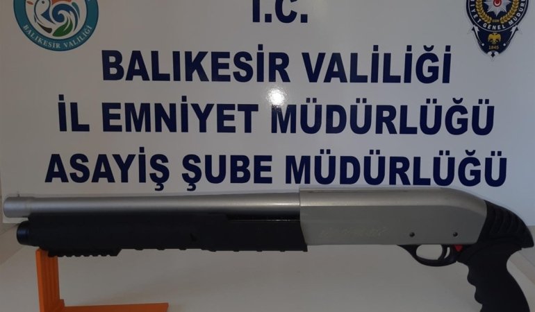 Çok sayıda ruhsatsız silah ele geçirildi