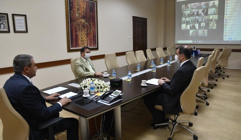 Vali Şıldak İlçe Kaymakamları İle Video Konferans Toplantısı Gerçekleştirdi