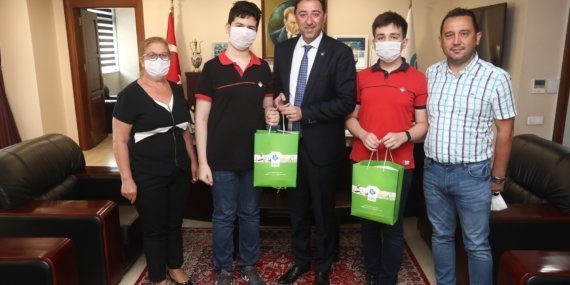 LGS BİRİNCİLERİNDEN BAŞKAN ZİYARETİ