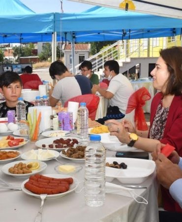 Vali, Çocuklarla Kahvaltı Yaptı