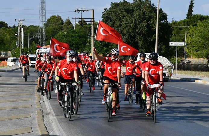 ŞEHİTLERE SAYGI İÇİN PEDAL ÇEVİRDİLER