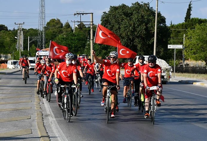 ŞEHİTLERE SAYGI İÇİN PEDAL ÇEVİRDİLER