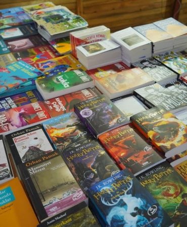 KİTAPLARLA ARANIZA SOSYAL MESAFE KOYMAYIN!