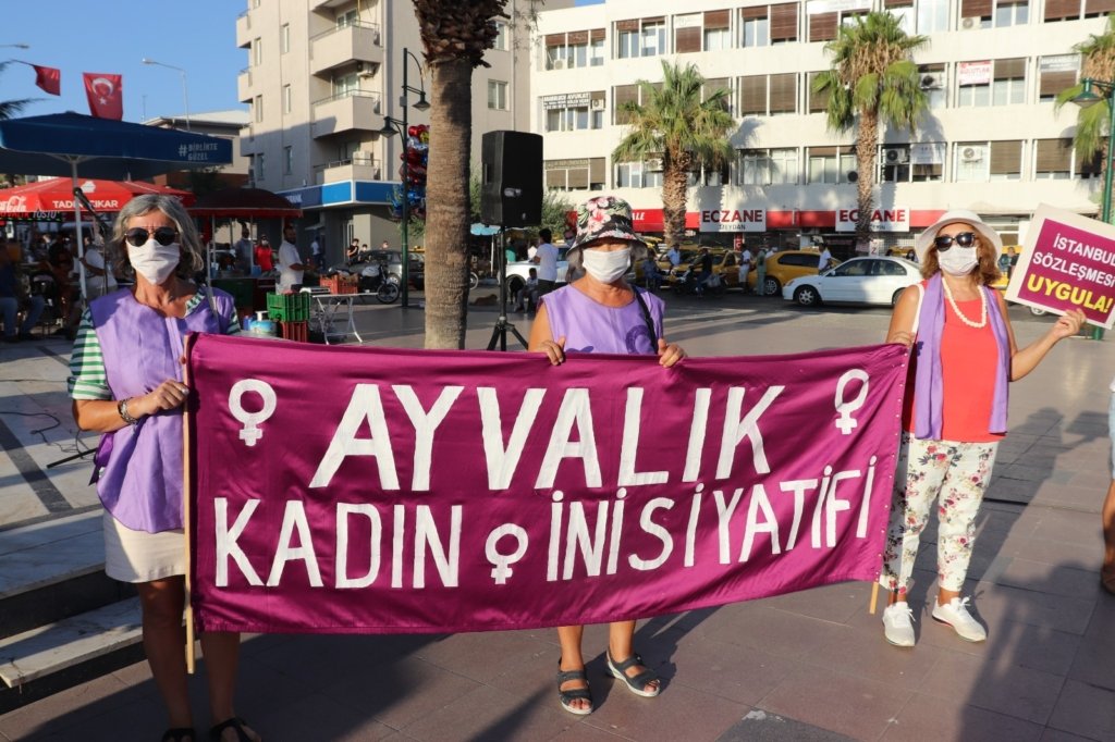 KADINLARDAN HÜKÜMETE UYARI