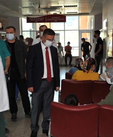 Rektör, Üniversite Hastanesinde İncelemede