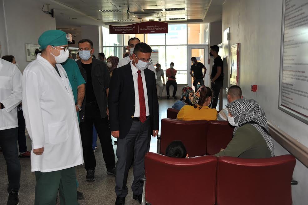 Rektör, Üniversite Hastanesinde İncelemede