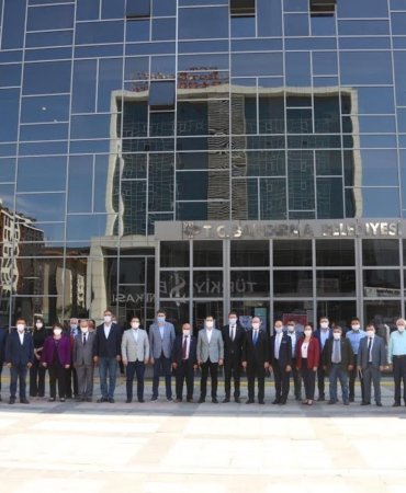 CHP’Lİ YÖNETİCİLERDEN BAŞKAN TOLGA TOSUN’A ZİYARET..