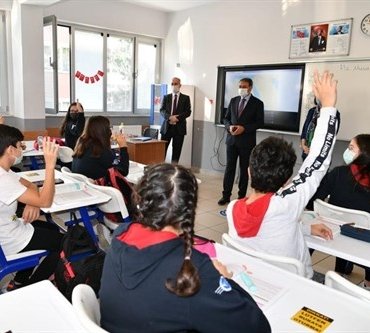 Vali’den Öğrencilere Maske-Mesafe-Temizlik Ödevi