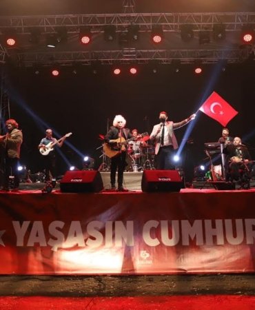 ''YENİ TÜRKÜ'' İLE CUMHURİYET BAYRAMI