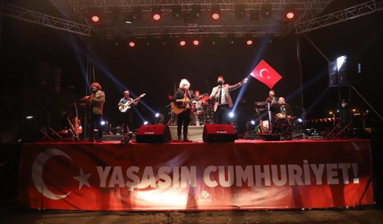 ''YENİ TÜRKÜ'' İLE CUMHURİYET BAYRAMI
