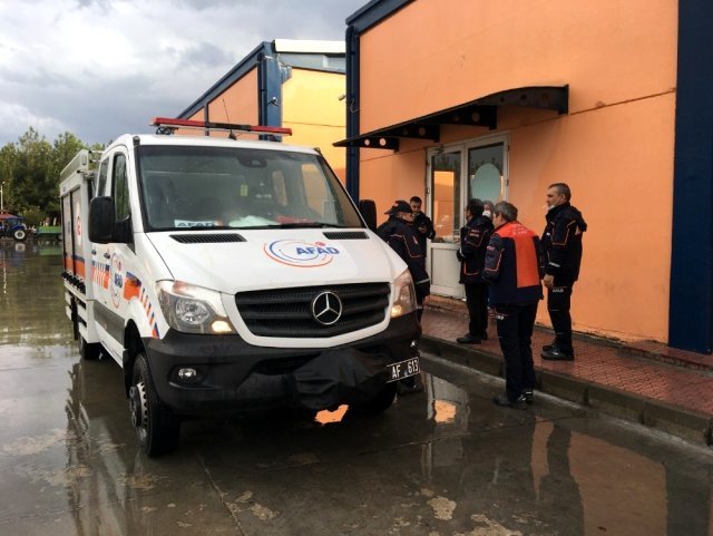 Balıkesir AFAD'tan İzmir'e 9 kurtarma aracı