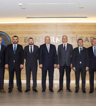 Yönetimden Üç İstifa