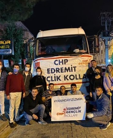 CHP’Lİ GENÇLER DEPREMZEDELERİN YANINDA