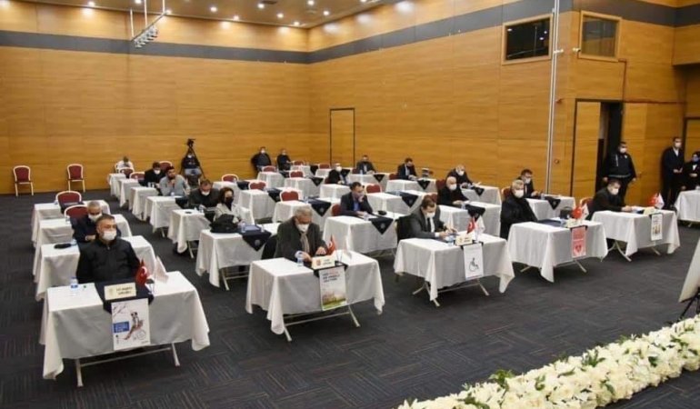 “UYGULANAN POLİTİKALAR İLE ÇİFTÇİ AĞIR YARA ALDI”