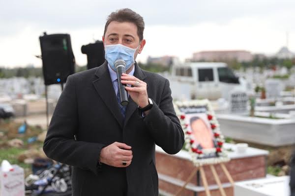 USTA YÖNETMEN TUNÇ BAŞARAN MEZARI BAŞINDA ANILDI