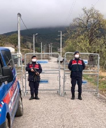 burhaniye_de_bir_mahalle_karantinaya_alindi_13802828_osd