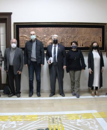 Bandırma Kaymakamı, gazetecileri kutladı