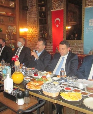 “Balıkesir’de seçim dönemi dışında siyaset yapmak lükstür”