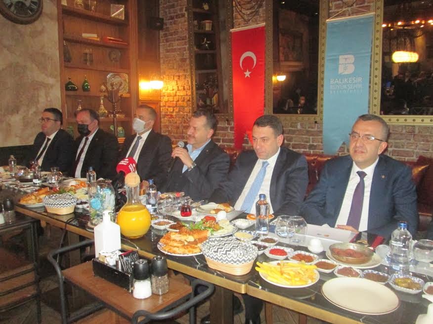 “Balıkesir’de seçim dönemi dışında siyaset yapmak lükstür”