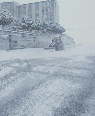 KARESİ’DE KAPALI KIRSAL MAHALLE YOLU KALMADI