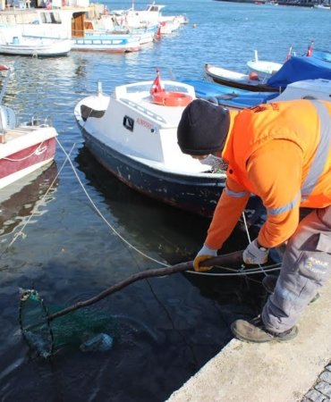 YAĞMUR VE RÜZGARLA GELENLER TEMİZLENDİ