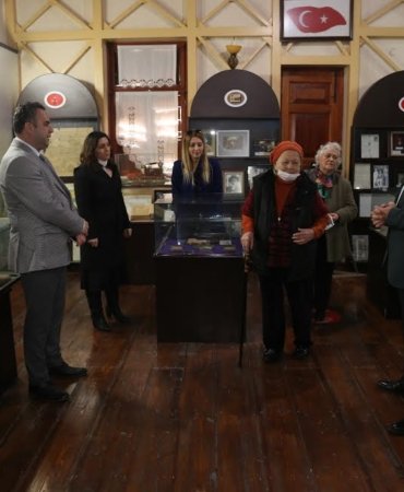 AZİZ NESİN’İN TARİHİ ESERLERİ BURHANİYE’DE YAŞAYACAK