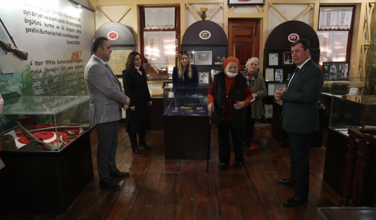 AZİZ NESİN’İN TARİHİ ESERLERİ BURHANİYE’DE YAŞAYACAK