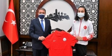 Milli Sporcudan Vali Şıldak’a Ziyaret