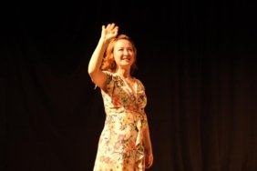 ''EVİN KOKUSU'' NEJAT UYGUR SAHNESİ’NE SİNDİ