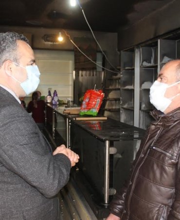 DÜKKANI YANAN ESNAFA DESTEK OLDU