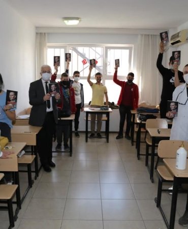 BAŞKAN DEVECİLER’DEN GENÇLERE HEDİYE NUTUK KİTABI