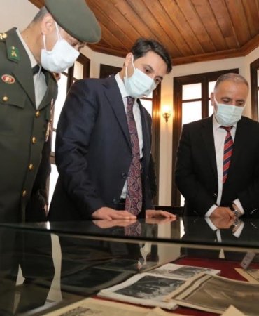 ATATÜRK’ÜN KONAKLADIĞI EVDE SERGİ AÇILDI