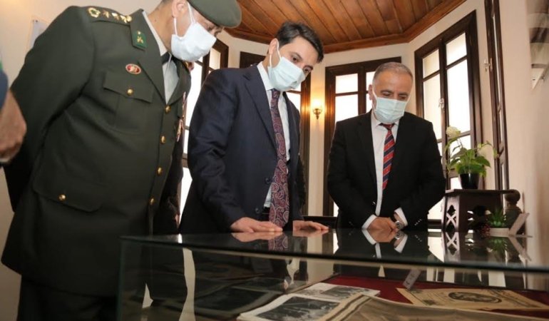 ATATÜRK’ÜN KONAKLADIĞI EVDE SERGİ AÇILDI