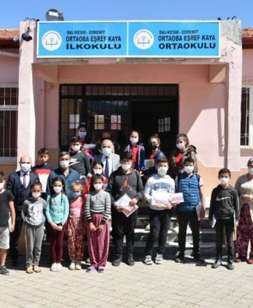 EDREMİT’TE 23 NİSAN’DA KOLTUK ÇOCUKLARIN