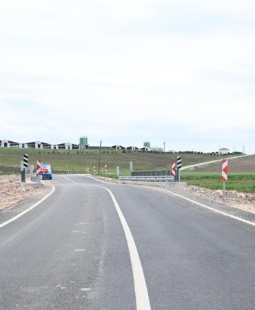 ÜÇ İLÇEYE YOL MÜJDESİ