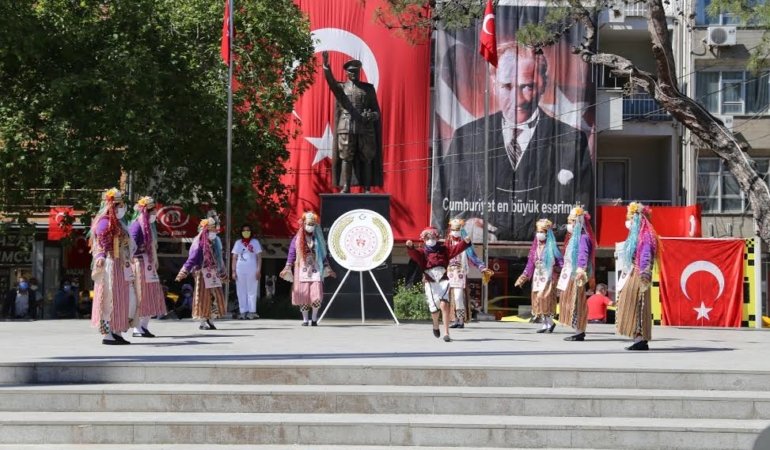 GENÇLİK 102. YILINI KUTLADI