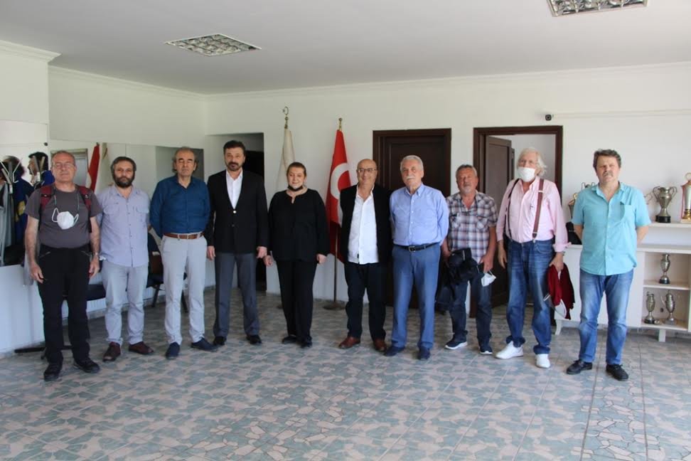 KEV’den Erdekli yöneticilere kitap armağanı